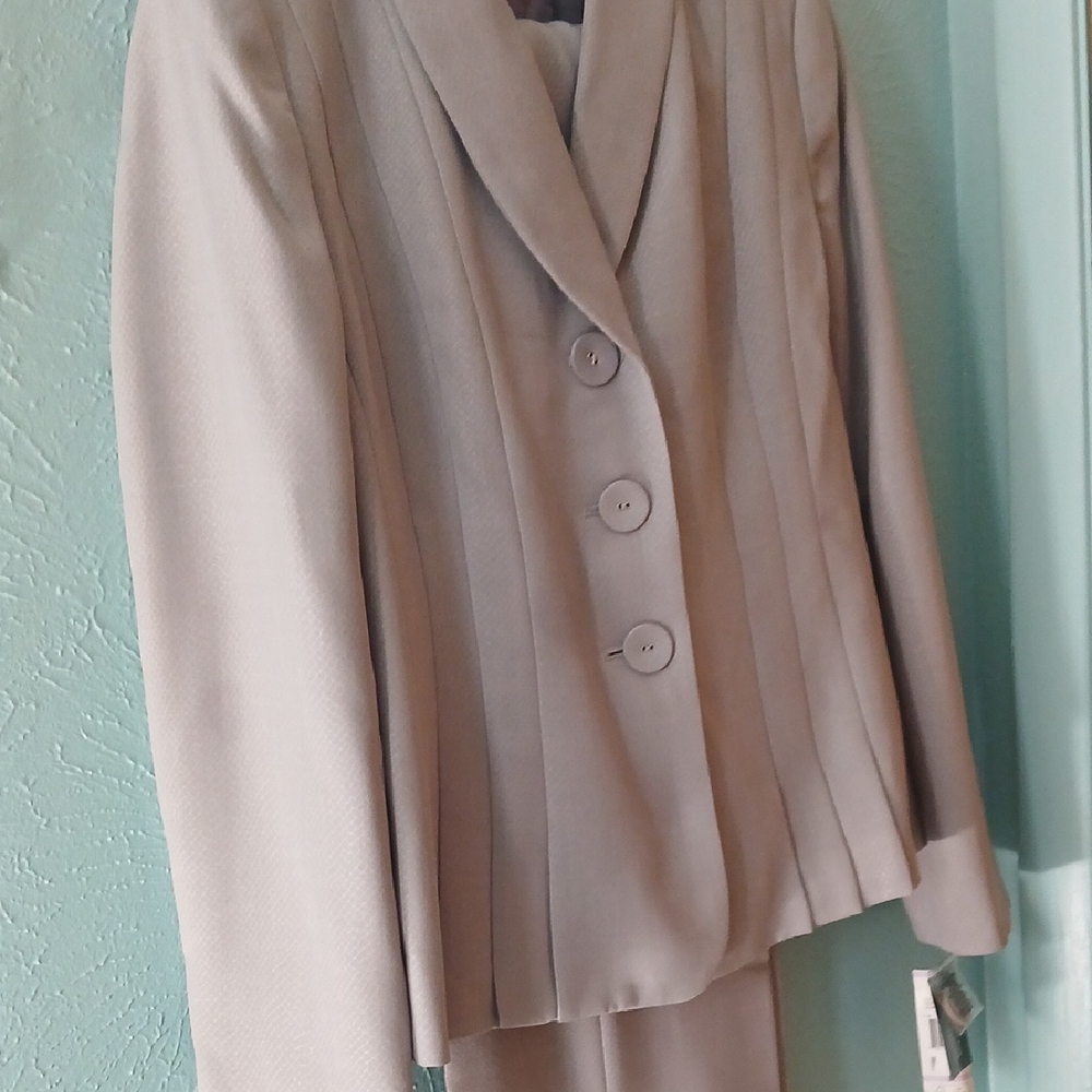 Le Suit Women's Light Gray 2 Pcs Pant Suit, Sz 6, NWT